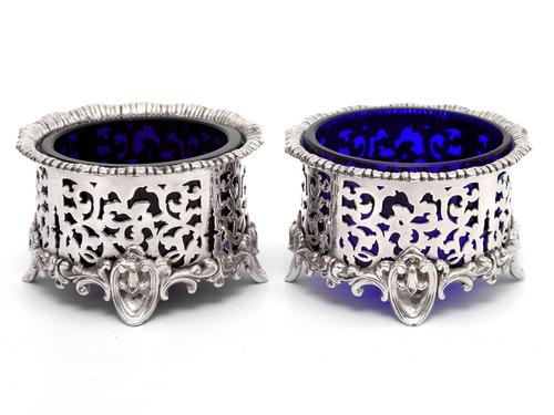 Pair of Elkington & Co Silver Plated Salts with Bristol Blue Glass Liners (1 of 5) Pair of Elkington & Co Silver Plated Salts with Bristol Blue Glass Liners (1 of 5)