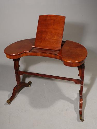 Rare and Beautifully Figured George III Period Kidney Shaped Reading / Writing Table (1 of 5) Rare and Beautifully Figured George III Period Kidney Shaped Reading / Writing Table (1 of 5)