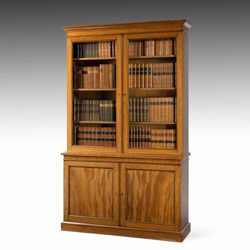 Very Good Early 19th Century Bookcase of Good Size (1 of 6) Very Good Early 19th Century Bookcase of Good Size (1 of 6)