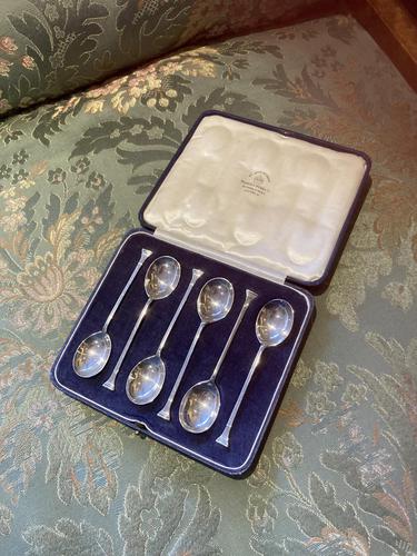 Cased Set of 6 Silver Teaspoons - London 1921/1922 Mappin & Webb (1 of 3) Cased Set of 6 Silver Teaspoons - London 1921/1922 Mappin & Webb (1 of 3)