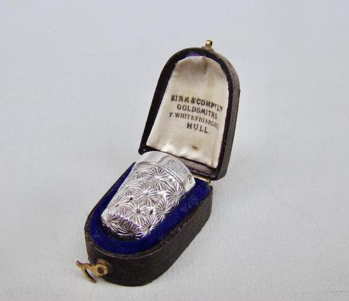 Cased Edwardian Silver Thimble by Henry Fowler, Birmingham 1905 (1 of 5)