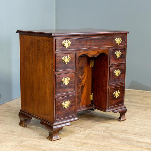 Georgian Knee Hole Desk (1 of 8)