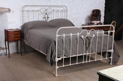 Very individual and fashionable king size bed (1 of 7) Very individual and fashionable king size bed (1 of 7)