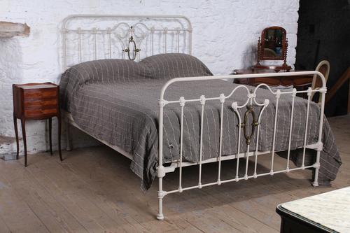 Very individual and fashionable king size bed (1 of 7)