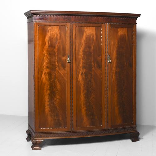 Quality Three Door Georgian Style Mahogany Wardrobe in Perfect Condition (1 of 10)