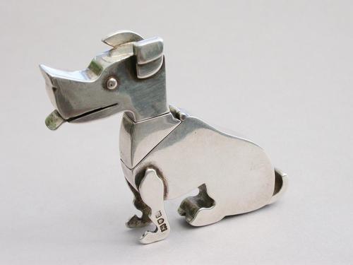 Edwardian Novelty Silver Articulated Dog Vesta Case by The Goldsmiths & Silversmiths, London 1907 (1 of 14) Edwardian Novelty Silver Articulated Dog Vesta Case by The Goldsmiths & Silversmiths, London 1907 (1 of 14)