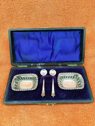 Antique Sterling Silver Hallmarked Cased Salts 1909 & 1923 Spoons J Collyer & Co Ltd (1 of 11)