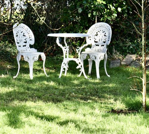 Nicely Weathered Painted Metal Bistro Set Table & 2 Chairs (1 of 5) Nicely Weathered Painted Metal Bistro Set Table & 2 Chairs (1 of 5)