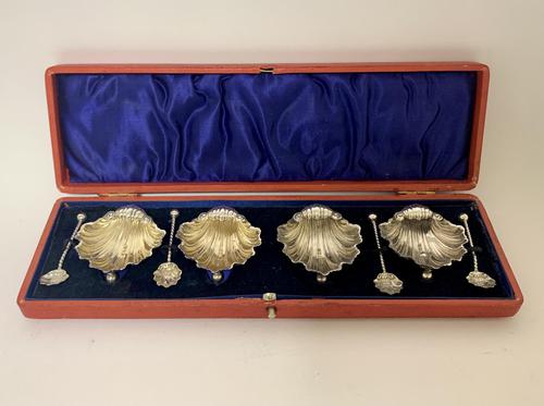 Set of 4 Antique Solid Silver Shell Salts and Spoons (1 of 13) Set of 4 Antique Solid Silver Shell Salts and Spoons (1 of 13)