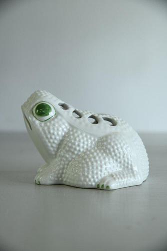 Jean Roger Style Frog Vase (1 of 7)