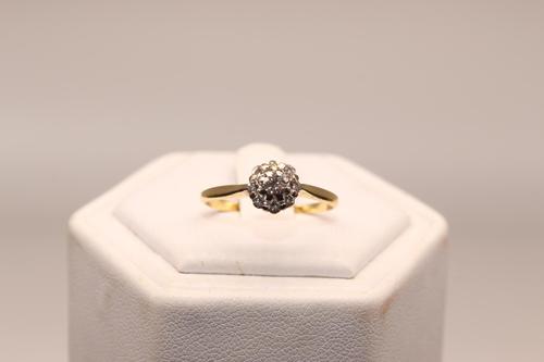 18ct Gold & Diamond Ring, size O, weighing 2.0g (1 of 6)