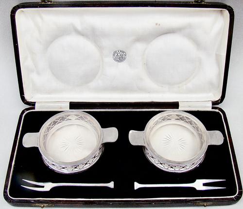 Cased Pair of Art Deco Silver Butter Dishes by Charles Perry & Co, Chester 1926 (1 of 8) Cased Pair of Art Deco Silver Butter Dishes by Charles Perry & Co, Chester 1926 (1 of 8)