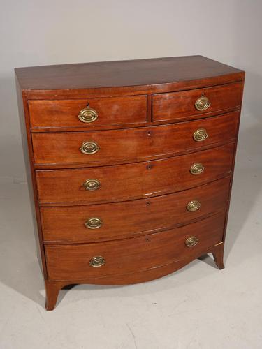 Attractive George III Period Bow Fronted Chest of Drawers (1 of 4) Attractive George III Period Bow Fronted Chest of Drawers (1 of 4)
