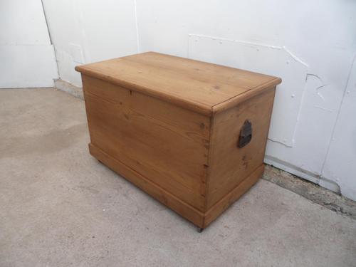 Small Victorian Antique Old Pine Waxed Coffer Box / Lamp Table (1 of 10)