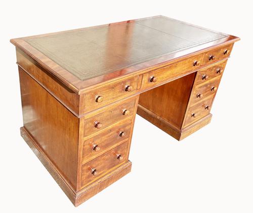 Superb Quality Victorian Mahogany Pedestal Desk (1 of 7) Superb Quality Victorian Mahogany Pedestal Desk (1 of 7)