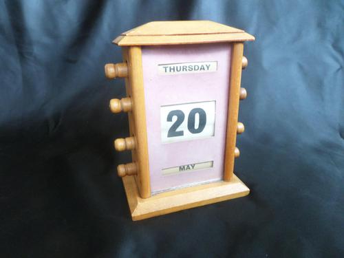 Golden Oak Perpetual Calendar - Fully Working (1 of 5) Golden Oak Perpetual Calendar - Fully Working (1 of 5)