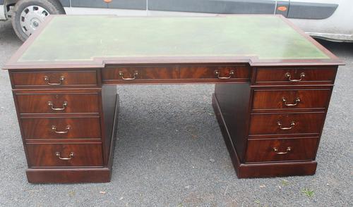 1960s Large Mahogany Partners Desk with Green Leather on Top (1 of 6)