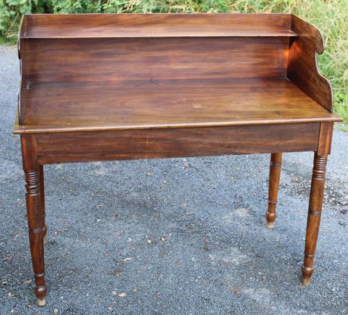 1830's Mahogany Washstand with Small Shelf (1 of 3)