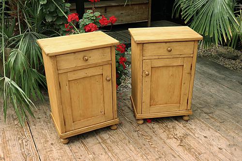 Original Pair of Old Pine Bedside Cabinets / Cupboards / Lamp Tables (1 of 7)