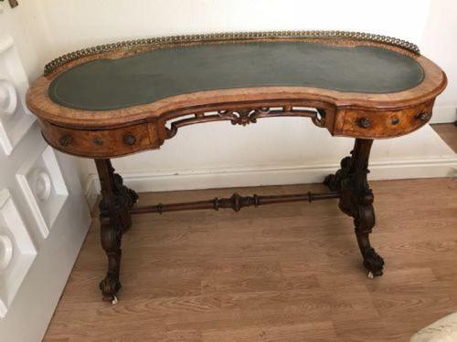 Desk Kidney Shaped Burr Walnut with Inlays & Leather Top (1 of 12) Desk Kidney Shaped Burr Walnut with Inlays & Leather Top (1 of 12)