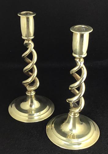 Pair of Victorian Brass Barley Twist Candlesticks (1 of 4) Pair of Victorian Brass Barley Twist Candlesticks (1 of 4)