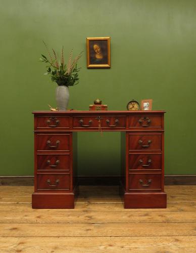Small Antique Reproduction Pedestal Desk with Leather top, Brights of Nettlebed (1 of 10) Small Antique Reproduction Pedestal Desk with Leather top, Brights of Nettlebed (1 of 10)