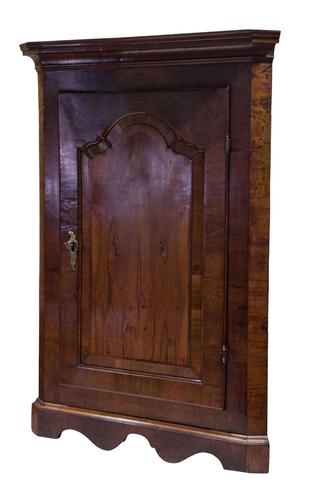 Fine Queen Anne Walnut Veneer Hanging Corner Cupboard (1 of 8) Fine Queen Anne Walnut Veneer Hanging Corner Cupboard (1 of 8)