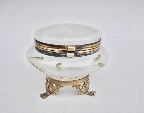 19th Century French Enamelled Glass Trinket Box c.1890 (1 of 8) 19th Century French Enamelled Glass Trinket Box c.1890 (1 of 8)