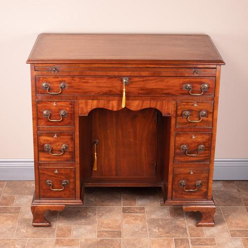 Mahogany Kneehole Desk With Brushing Slide (1 of 17) Mahogany Kneehole Desk With Brushing Slide (1 of 17)
