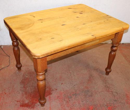 1920s Small Country Pine Table on Turned Legs (1 of 4)