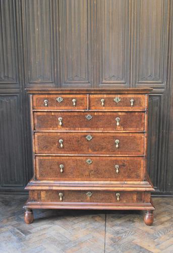William & Mary Walnut Chest of Drawers (1 of 9) William & Mary Walnut Chest of Drawers (1 of 9)