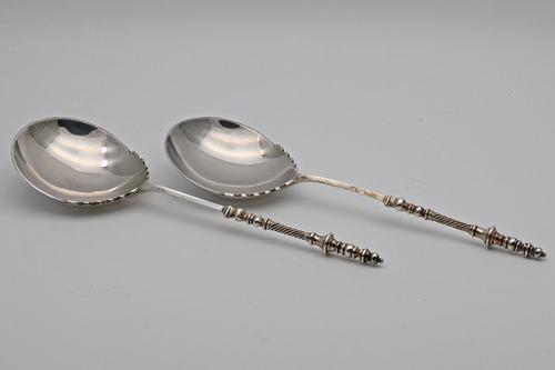 Heavy Pair of Victorian Silver Serving Spoons in Box (1 of 6) Heavy Pair of Victorian Silver Serving Spoons in Box (1 of 6)