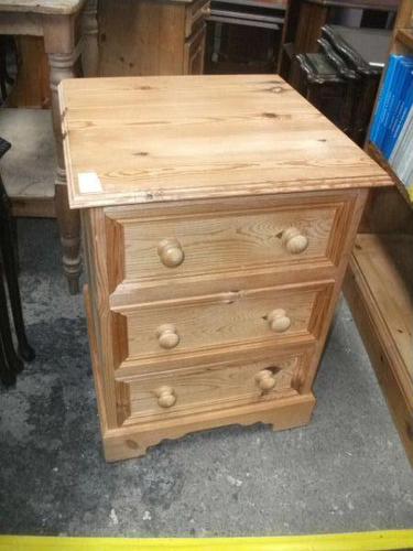 Small Three Drawer Pine Chest (1 of 1)