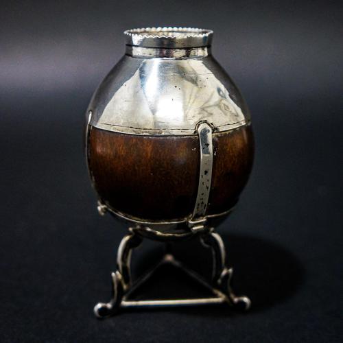17th Century Silver Mounted Coconut Vase. (1 of 5) 17th Century Silver Mounted Coconut Vase. (1 of 5)