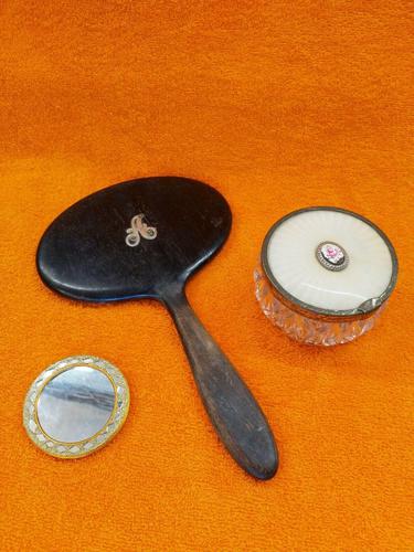 Vintage Mirrors 1 with Silver "A" & Vanity Pot (1 of 11) Vintage Mirrors 1 with Silver "A" & Vanity Pot (1 of 11)