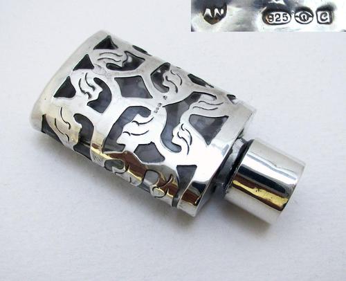 70s Retro Ari D Norman London Import Hallmarks Solid Sterling Silver Openwork Pierced Glass Vintage Scent Perfume Bottle (1 of 8) 70s Retro Ari D Norman London Import Hallmarks Solid Sterling Silver Openwork Pierced Glass Vintage Scent Perfume Bottle (1 of 8)