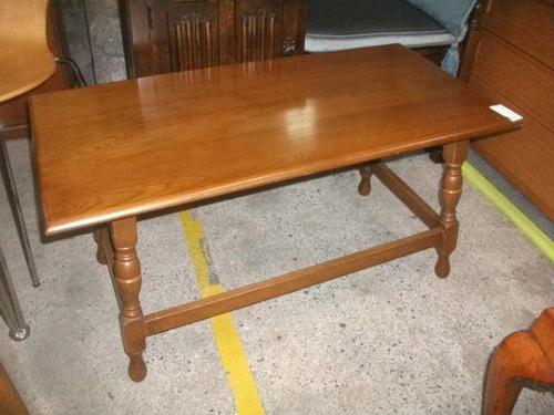 Turned Leg Oak Coffee Table (1 of 3)