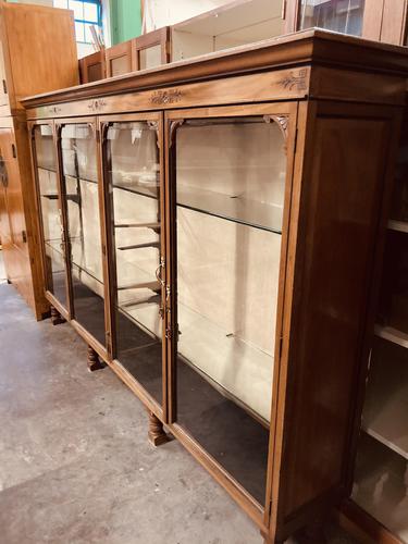Shop Display Cabinet (1 of 21) Shop Display Cabinet (1 of 21)