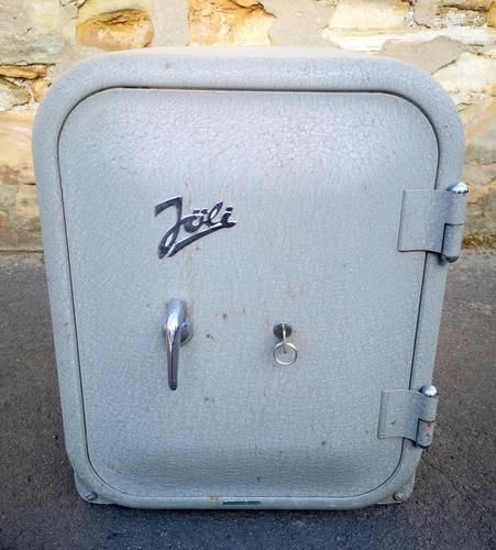 Retro Style Safe Joli Norway (1 of 12)