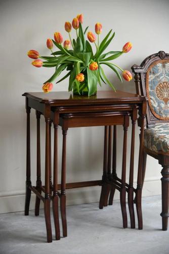 Waring & Gillow Nest of Tables (1 of 10) Waring & Gillow Nest of Tables (1 of 10)