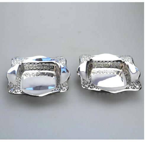 Unusual Pair of Solid Silver Pierced Square Bonbon Dishes Chester c.1927 (1 of 8)