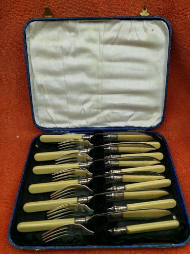 Vintage Silver Plate EPNS Fish Knife & Fork Set Cased c.1930 (1 of 8)