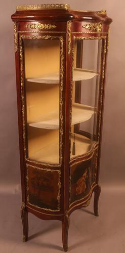 Good Quality French Serpentine Front Display Cabinet (1 of 11)