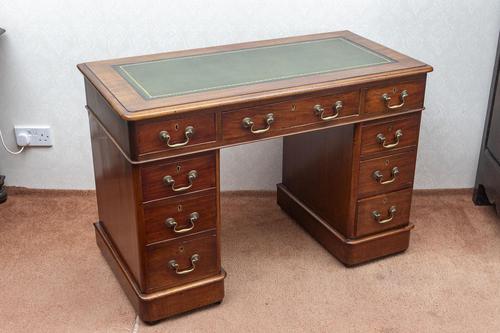 Small Victorian Pedastal Desk in Mahogany (1 of 9)