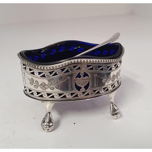 Georgian Style Silver Salt Cellar & Spoon (1 of 6) Georgian Style Silver Salt Cellar & Spoon (1 of 6)