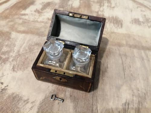 Miniature Leather Trunk Containing a Pair of Clear Glass Scent Bottles (1 of 5) Miniature Leather Trunk Containing a Pair of Clear Glass Scent Bottles (1 of 5)