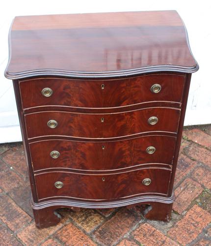 1900's Quality Mahogany Serpentine Chest Drawers + Flame Veneer on Bracket feet (1 of 4) 1900's Quality Mahogany Serpentine Chest Drawers + Flame Veneer on Bracket feet (1 of 4)