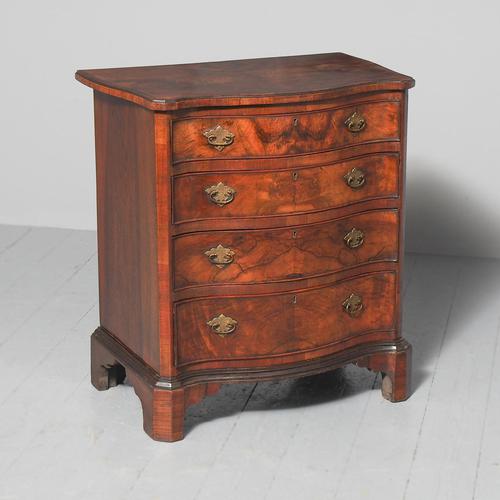 Georgian Style Figured Walnut Serpentine Chest of Drawers (1 of 10)