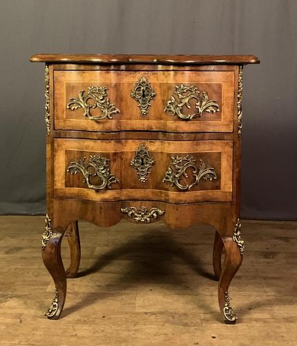 French Walnut Shaped Front Commode Chest (1 of 10) French Walnut Shaped Front Commode Chest (1 of 10)