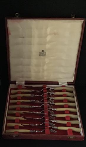 Cased Set of 8 Gerrard and Co Ltd London Horn Handle Steak Knives and Forks (1 of 7) Cased Set of 8 Gerrard and Co Ltd London Horn Handle Steak Knives and Forks (1 of 7)